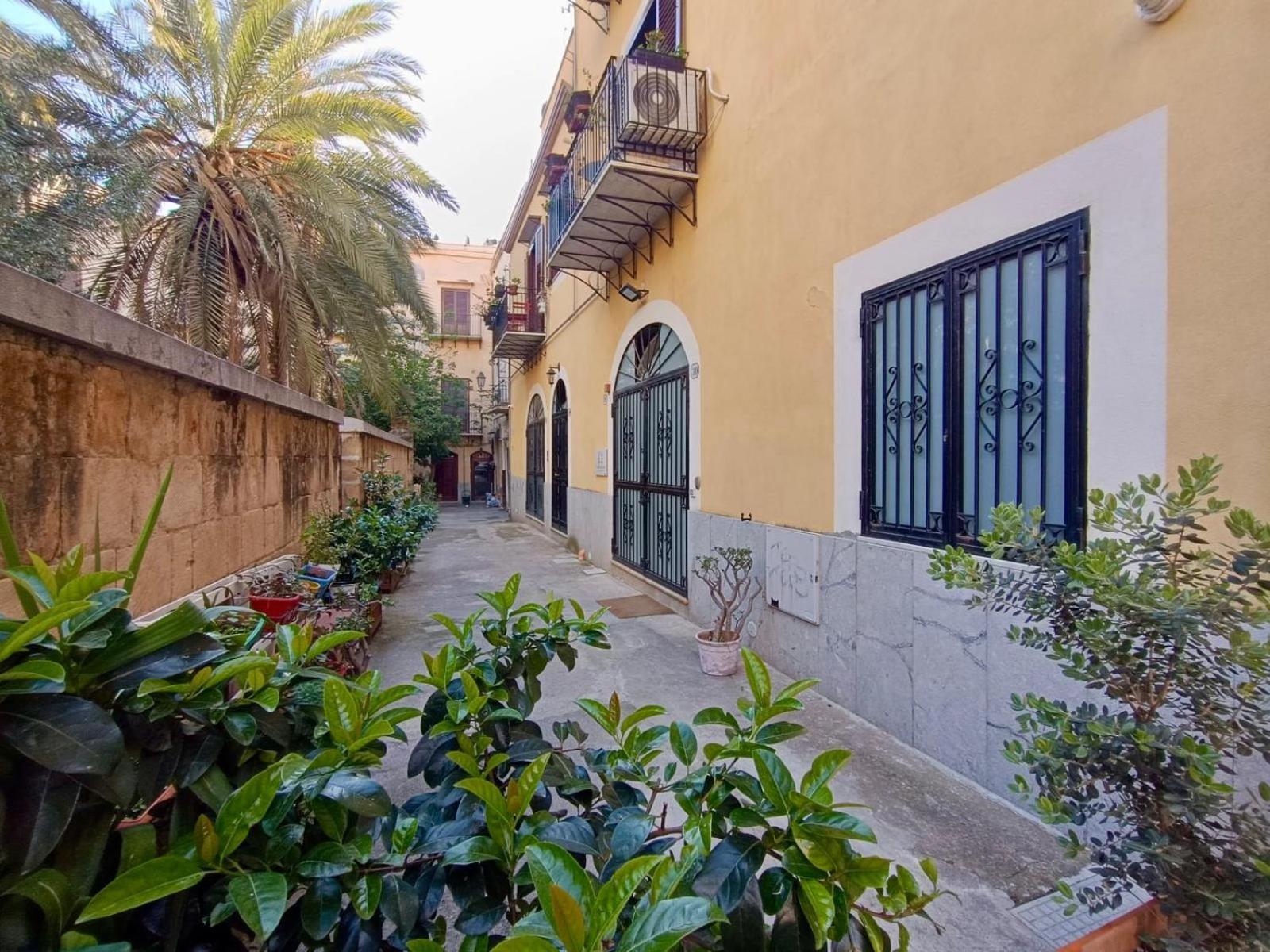 Cortile Dei Giusti - Combo Guesthouse, Palermo